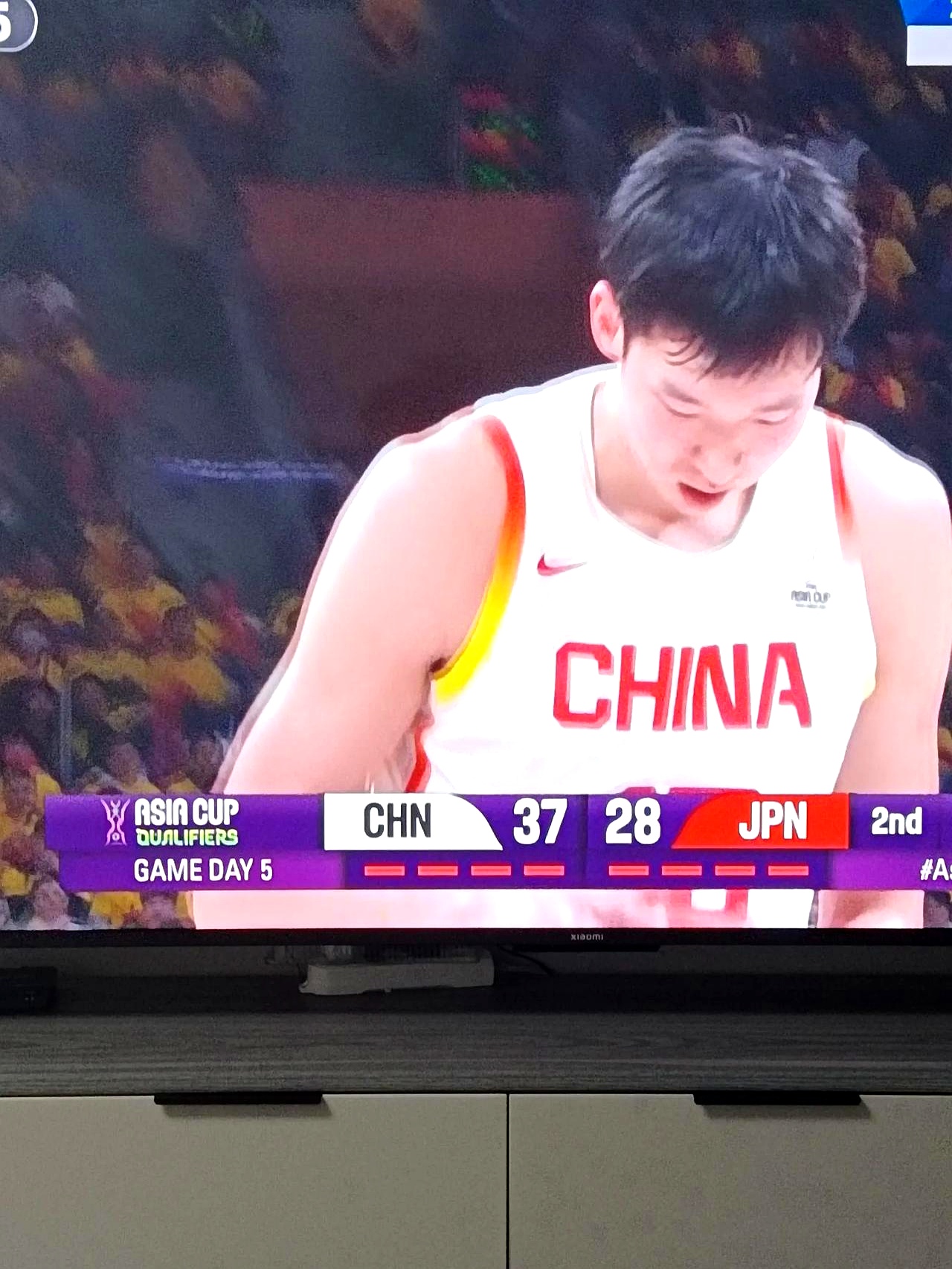 青海男篮在比赛中展现出坚强的斗志